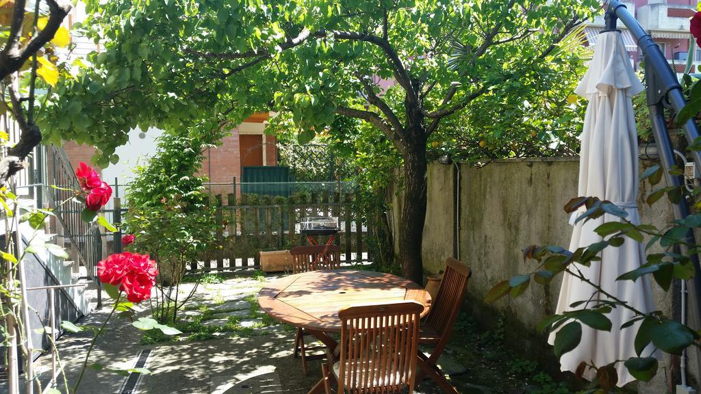 B&B Casa Di Claudia Марина-ди-Каррара Экстерьер фото